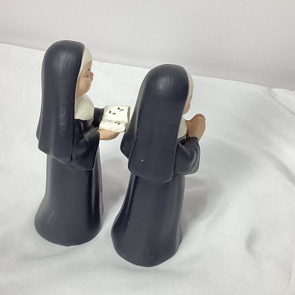 Vintage Nun Figurine Set of Two Made In Japan - Picture 5 of 8